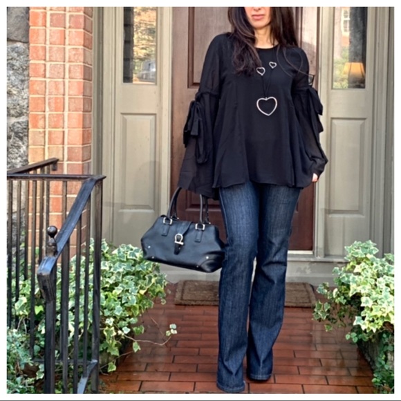 ✨LAST ONE ✨Black gorgeous bell sleeves tunic top - Picture 2 of 8